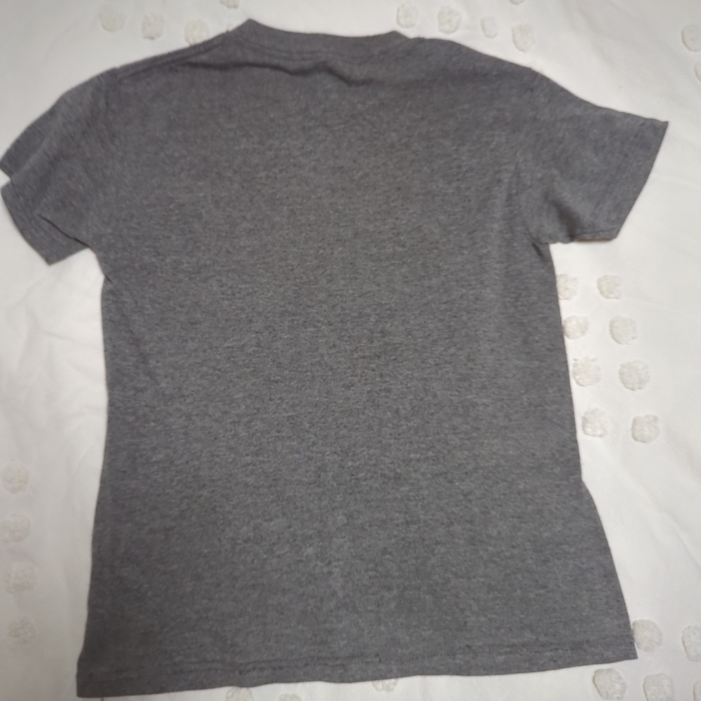 Gray Wolf Graphic T-Shirt - Picture 2 of 4